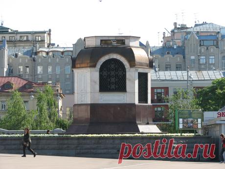У Храма Христа