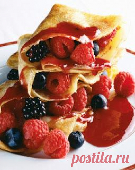 Налистники - это блюдо украинской кухни. 
Налистники с ягодами
Тонкие блинчики с самой разнообразной начинкой: с мясом, творогом, грибами и ягодами. Подают их обычно со сметаной, но те, кто волнуется за фигуру или хочет разнообразия, может угоститься нежирным йогуртом  Суть наличников от этого не меняется.