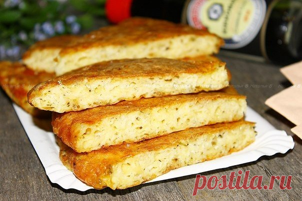 Сырные лепешки «Пикантные» — отличный повод попить чайку 


Вкус обалденный!









 
Ингредиенты:
Мука — 50 гРоссийский сыр — 200 гЯйца — 2 шт.Сода — 1/2 ч.л.Приправа «Итальянские травы» — 1 ч.л.Уксус — 1/2 ч.л.Соль — по вкусуРастительное масло — для жар…