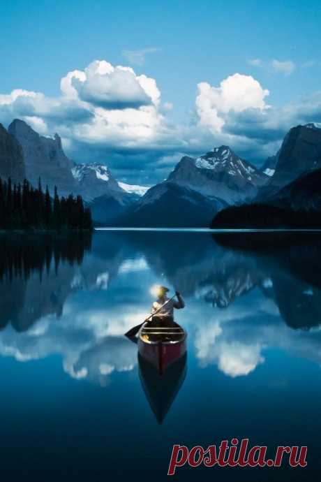 maureen2musings:
“  Moonlit Paddles   karl_shakur
”