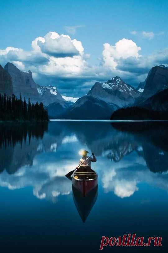 maureen2musings:
“  Moonlit Paddles   karl_shakur
”