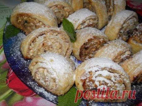 Рулеты из слоеного теста с орехами. Рецепт