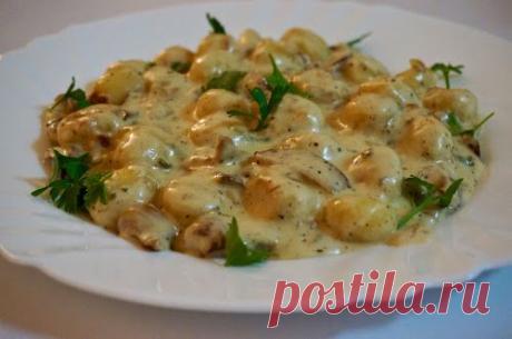 Home food: Ньокки в сливочно-грибном соусе с голубым сыром