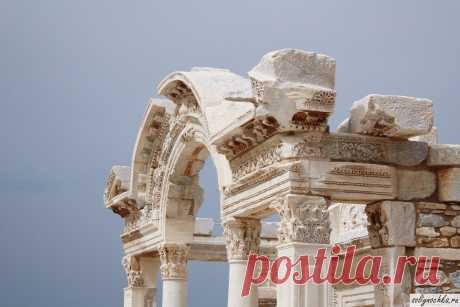 Руины античного города Эфес (греч. Ἔφεσος, лат. Ephesus, тур. Efes), Турция, фото на тему "Заброшенные здания"