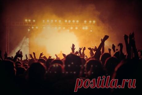 «Афиша» откроет культурную «Черную пятницу». В последнюю пятницу ноября во всем мире традиционно начинается главная распродажа года – «Черная пятница». Компания «Афиша» предлагает обратить внимание не только на вещи, одежду и гаджеты, но и на культурные мероприятия.