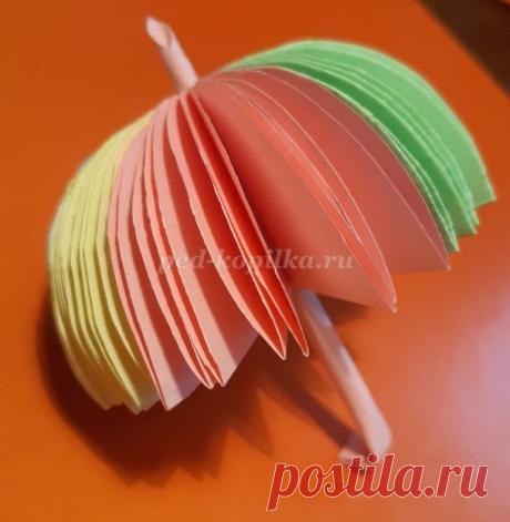 Мастер-класс по созданию бумажного зонтика Мастер-класс по созданию бумажного зонтикаАвтор Гасинова Арина Артуровна.Материалы: цветная бумага для заметок (30-50), ножницы, клей, карандаш.Ход работы:1. Складываем наши листы треугольником дважды2. Закругляем треугольники,срезая углы. Чтобы получились одинаковые детали, можно крышкой...