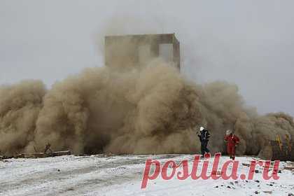 В Италии взорвали конфискованный у мафии шестиэтажный дом. Власти Италии снесли конфискованный у мафиозной группировки «Ндрангета» шестиэтажный дом. Здание было взорвано, на его разрушение было потрачено порядка 400 килограмм тротила. Оно было изъято в 2008 году и с тех пор не использовалось. Власти хотели построить на его месте парковку для трейлеров.