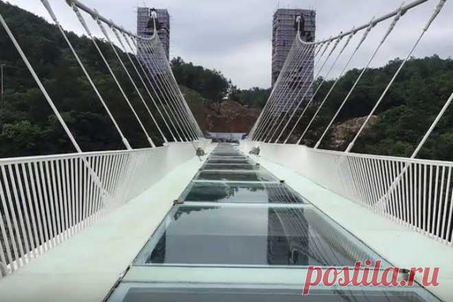 В Китае открыли самый длинный стеклянный мост в мире