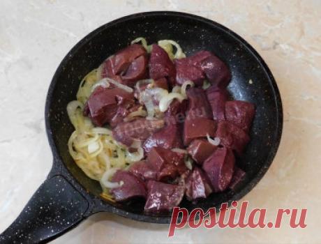 Печень свиная на сковороде жареная с луком сочная и мягкая рецепт фото пошагово и видео - 1000.menu