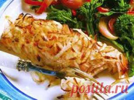 Семга дивная под хрустящей корочкой из картофеля | Островок Гурмания
Что взять для блюда Семга под хрустящей корочкой из картофеля — состав:

    ☀ свежая семга или кижуч – 5 кусочков по 150 гр. каждый,
    ☀ картофель – 2 шт. среднего размера,
    ☀ масло оливковое для смазывания,
    ☀ черный перец пару щепоток,
    ☀ уксус винный – 30 мл,
    ☀ соль морская — 1-2 ложечки кофейные.
