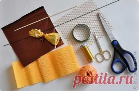 How to DIY Crepe Paper Chocolate Sunflower | iCreativeIdeas.com