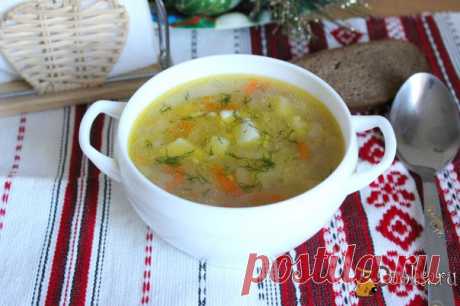 Перловый суп на курином бульоне Простое, вкусное, уютное первое блюдо для домашнего обеда. Перловый суп на курином бульоне внесет разнообразие в домашнее меню. Понравится как взрослым, так и детям.