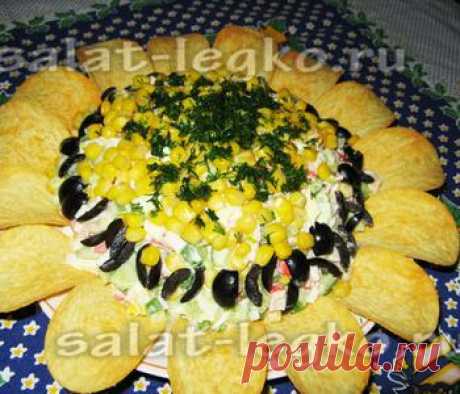 Салат «Подсолнух» с чипсами и крабовыми палочками: рецепт