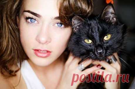 Пальто и голые ноги: оригинальный осенний образ Аглаи Тарасовой . Милая Я