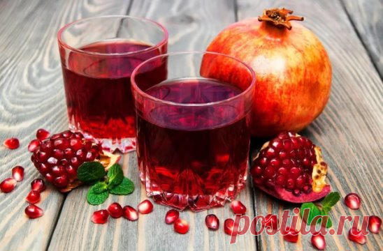 НАПИТКИ ДЛЯ ЗДОРОВЬЯ
1. Вода: выводит токсины, поддерживает работу желудка, положительно влияет на состояние сосудов и суставов.
2. Гранатовый сок: нормализует работу сердца и сосудов, полезен при гипертонии и анемии.
3. Мятный чай: стимулирует выделение желудочного сока, успокаивает, снижает давление, помогает бороться с бессонницей.
4. Кефир: ни для кого не секрет, что именно этот продукт нормализует пищеварение.
5. Яблочный сок: оказывает полезное влияние на работу печени, почек и мочево