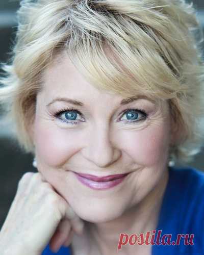 Ди Уоллес-Стоун (Dee Wallace-Stone)
-  14 декабря, 1948