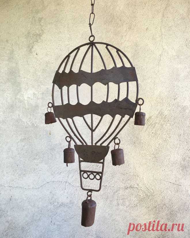 Vintage rustic metal hot air balloon wind chime, old rusty weathered balloon windchime, patio porch cabin decor, primitive cowbell windchime