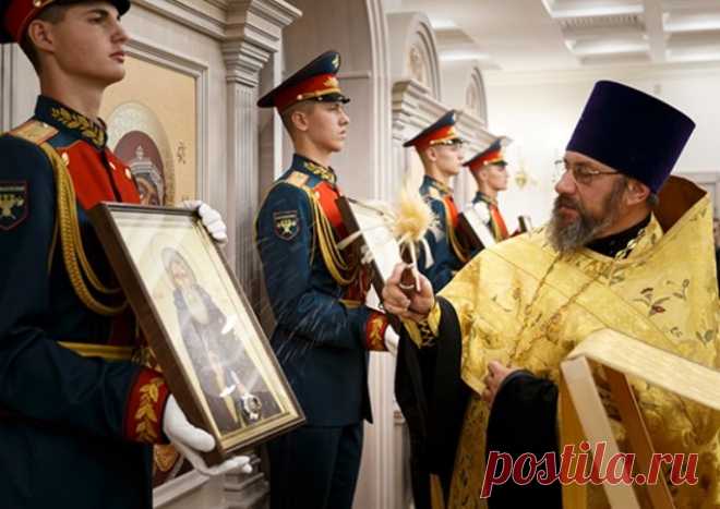 Иконы с частицами мощей святых и Креста Господня переданы в домовой храм Генштаба ВС РФ | Религия