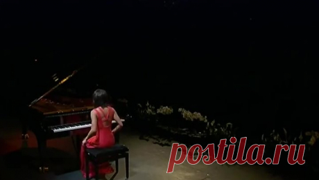 Неподражаемая Юя Ванг, американская пианистка - виртуоз.  Yuja Wang plays Chopin - Waltz in C sharp minor, Opus 64 No. 2