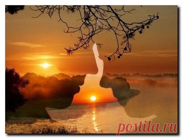 Тихо так, ...за горизонтом,  серебрятся звёзды, ...ночь... Знаю,  тем небесным сводом  ...грусть пытаюсь  превозмочь... Только там, ...под этим небом,между мною и тобой...луч  явился  золотой... И самым глазкам уж красивым,те, что читают смс.Желаю спать я мило, мило,сон начнется прямо здесь.Ты прекрасней всех на свете,
Говорить могу я точно!Спасибо, что ты есть же на планете...А теперь спокойной ночи!Плейкаст «Спит Женщина.....»b_post15409078.jpg (604×457)