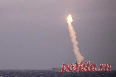 В России испытают гиперзвуковую ракету «Циркон». Государственные испытания новейшей гиперзвуковой ракеты «Циркон» с надводного носителя начнутся в августе 2021 года. «Во второй половине августа начнутся летно-конструкторские испытания &quot;Циркона&quot; с атомной подводной лодки &quot;Северодвинск&quot;», —пояснил источник.