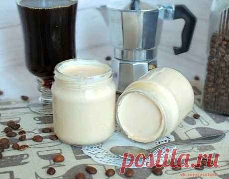 Кофeйный йогуpт с топлeным молоком