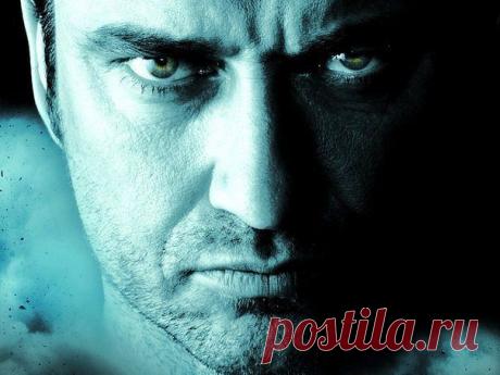 Вы знаете, что люди могут не вернуться? 
Зажав всю волю в кулаке, Вас отпустить? И как-то утром с мыслями, но не о Вас, проснуться И больше Вас не ждать и не о Вас грустить. Вы знаете, что люди могут не вернуться? Не выдержать, свой мир сломав, Вас не простить? И со слезами на глазах от Вас на 100 ключей замкнуться И понимая, что нет сил, Вас навсегда забыть. Задумайтесь, о том , что люди могут не вернуться И могут не писать, не волноваться, могут не звонить...