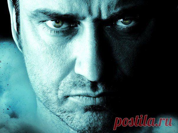 Вы знаете, что люди могут не вернуться? 
Зажав всю волю в кулаке, Вас отпустить? И как-то утром с мыслями, но не о Вас, проснуться И больше Вас не ждать и не о Вас грустить. Вы знаете, что люди могут не вернуться? Не выдержать, свой мир сломав, Вас не простить? И со слезами на глазах от Вас на 100 ключей замкнуться И понимая, что нет сил, Вас навсегда забыть. Задумайтесь, о том , что люди могут не вернуться И могут не писать, не волноваться, могут не звонить...