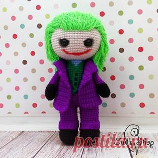 Джокер амигуруми. Схемы и описания для вязания игрушек крючком! Бесплатный мастер-класс от Оксаны Сонновой по вязанию Джокера - суперзлодей вселенной DC Comics, главный и заклятый враг Бэтмена. Высота вязаной крючк…