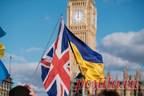 Великобритания и Украина подписали новое соглашение в сфере обороны. Великобритания и Украина подписали новое соглашение в сфере оборонной промышленности, который позволит открывать ремонтные заводы на украинской территории. Кроме того отмечается, что по договору оборонная компания Британии BAE Systems получила право на ремонт и техническое обслуживание артиллерийских орудий L119.