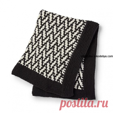 Вязаный плед MOSAIC HERRINGBONE. Простой ленивый жаккард для пледа
Размер: 134х165 см

Необходимые материалы:
Пряжа Bernat Blanket (100% полиэстер; 200 м / 300 грамм в мотке) – 3 мотка черного цвета (нить А) и 2 мотка белого цвета (нить В).
Необходимые инструменты:
Круговые спицы № 8 и № 9 длиной 100 см.

Плотность вязания:
8 петель и 20 рядов = 10 см рисунка «ёлочка», выполненного спицами № 9;
7 петель и 16 рядов = 10 см платочного рисунка, выполненного спицами № 8.

Заме...