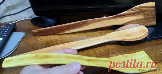 Лопаточки из черешни и шелковицы Сделал несколько штук лопаточек, для сковородок и мультиварки. Материал давно лежал, черешневый ствол с дефектами правда. Но поприличнее вырезал часть. Хотя плотность дерева маловата. А вот шелковица и плотная, гибкая, ну и красивая. Выпиливал на ленточной пиле повдоль волокон из одной ветки с