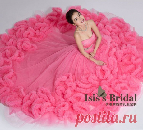 Роскошное платье с бесплатной доставкой курьером!