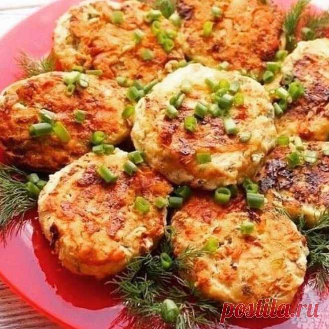 ​Куриные котлеты с кабачком и сыром Ингредиенты: куриное филе - 400 гр. кабачок - 100 гр. укроп - 20 гр. чеснок - 2 зб. яйцо - 1 шт. сыр маложирный- 50 гр. соль, специи - по вкусуПриготовление:1️. Куриное филе прокручиваем через мясорубку. 2️. Кабачок трем на терке, отжимаем лишнюю...
