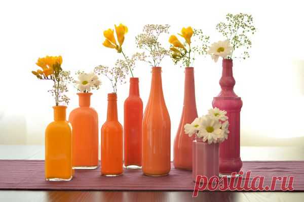 La chica de la casa de caramelo: Cómo hacer jarrones con botellas pintadas