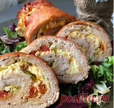 Вкусный куриный рулет
Ингредиенты:
🍅Куриное филе (или готовый куриный фарш)
🍅Сыр
🍅Помидор
🍅Зелёный лук
🍅Яйца
🍅Натуральный йогурт/сметана/творожный сыр
🍅Специи.