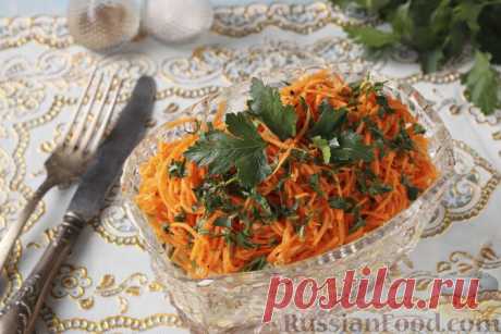 Слоёный салат с ветчиной, морковью по-корейски и грибами Предлагаю приготовить вкусный слоёный салат с ветчиной, корейской морковью, жареными шампиньонами и маринованными огурцами. Такой мясной салат отлично