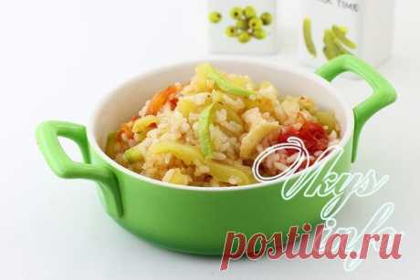 Рис с овощами по-китайски
Сейчас появляется все больше любителей китайской кухни. Современные хозяйки с успехом осваивают секреты готовки национальных блюд. Китайская кухня славится своими пикантными соусами и овощными смесям…