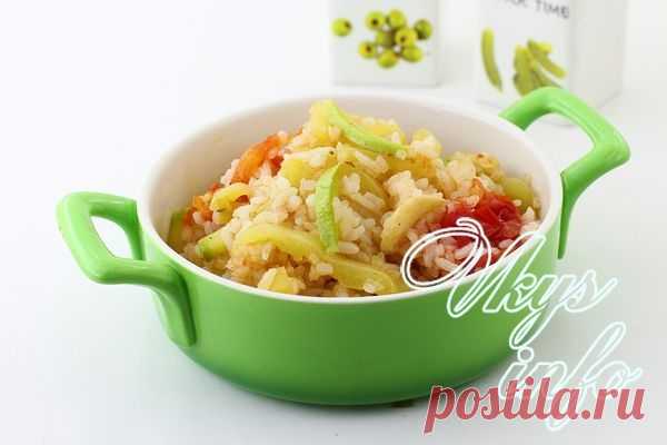 Рис с овощами по-китайски 
Сейчас появляется все больше любителей китайской кухни. Современные хозяйки с успехом осваивают секреты готовки национальных блюд. Китайская кухня славится своими пикантными соусами и овощными смесям…