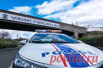 Подозреваемого в убийстве россиянки задержали в Армении. В армянском городе Гюмри задержан россиянин по подозрению в убийстве 37-летней россиянки. По информации РИА Новости, происшествие произошло в субботу утром. Выехавшая на место оперативно-следственная группа обнаружила тело 37-летней женщины в квартире одного из зданий в Гюмри.
