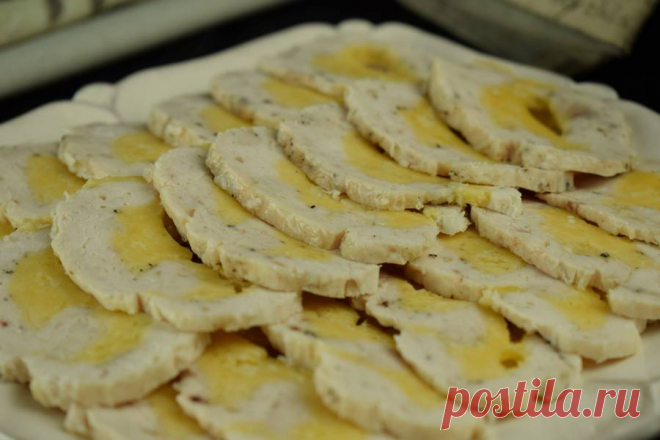 Куриный рулет с сыром и чесноком, рецепт с пошаговыми фото