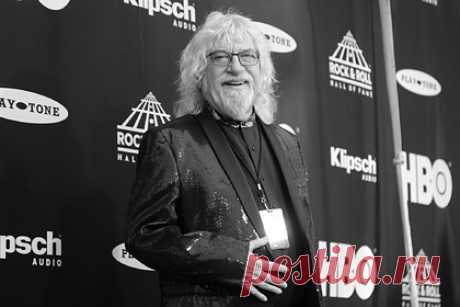 Умер барабанщик группы Moody Blues. Умер сооснователь и барабанщик британской рок-группы Moody Blues Грэм Эдж. Музыкант скончался в возрасте 80 лет. Причина его смерти не уточняется. Эдж был единственным участником коллектива, который оставался в нем с момента его основания. В 2018 году он прекратил гастролировать, а до этого перенес несколько инсультов.
