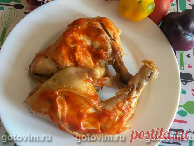 Куриные бедра на сковороде с соусом лютеницей по-болгарски. Рецепт с фото Болгарская лютеница из помидоров, остров и сладких перцев, используется не только как закуска или соус, но и как приправа. К примеру, она подходит для маринования мяса. В этом рецепте куриные бедра перед жаркой на сковороде щедро смазывают лютеницей, оставляют мариноваться, а затем обжаривают до готовности. В итоге получается отличное блюдо.