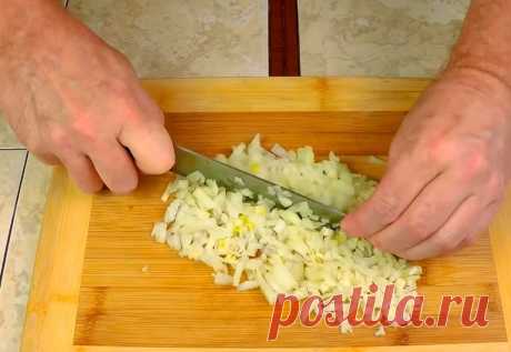 Вкуснятина из фарша за 15 минут: мясные клубочки в слоеном тесте у гостей на первом месте