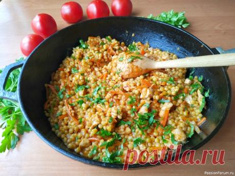 Вкусный обед из птитима, семья осталась довольна! | Кулинария Всем привет! Сегодня поделюсь с вами рецептом вкусного обеда из птитима, овощей и куриного филе. Обед получается сытным, семья останется довольной. И несколько слов скажу о птитиме. Для тех, кто не знает, птитим - это паста, которую готовят, как и кус-кус, из твердых сортов пшеницы, но по...