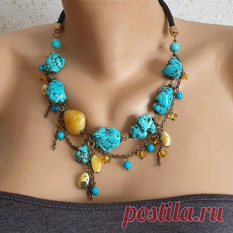 Колье. Крупный кусок молочно-желтого королевского янтаря, небесно-бирюзовый гаулит, бирюза, кожаные шнуры.
💙продано 🌞Оплата: жители России - карта Сбербанка, жители Казахстана - карта Каспи или Народного банка, для жителей других стран - PayPal, Western Union,  Moneygram, Золотая Корона и др.
📦Высылаю почтой или курьерской службой ( СДЕК, Avis Logistic).
🌍Доставка по всему миру!
⠀
