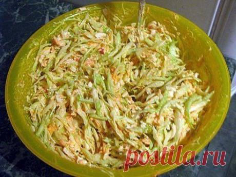 САЛАТ &quot;НЕДЕЛЬКА&quot;

Ингредиенты:
Капуста (небольшой кочан)
Морковь (2 шт.)
Крабовое мясо (1 упаковка)
Майонез

Приготовление:
Мелко нашинковать капусту, перетереть с солью.
Натереть на мелкой терке морковь.
Нарезать крабовое мясо.
Хорошо перемешать, заправить майонезом и посолить (по вкусу).

Приятного аппетита!
подробнее