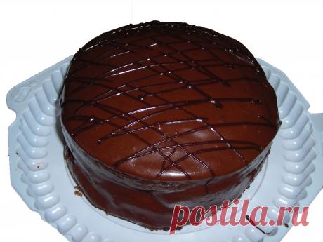 Прага» с грильяжным кремом: рецепт культового торта.
Знаменитый торт «Прага» в некотором роде символ советской кондитерской промышленности.