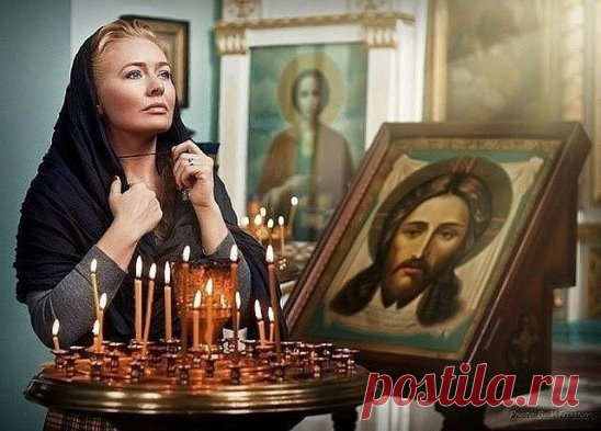 Продли, ГОСПОДЬ, мои ГОДА,
Но разума НЕ ОТНИМАЙ.
Пусть будет ТЕПЛЫМ кров всегда
И ХЛЕБ в ДОСТАТКЕ и ВОДА,
С ДЕТЬМИ не РАЗЛУЧАЙ.
 
И СОХРАНИ мне до КОНЦА
И ЗОРКОСТЬ глаз, И ЛОВКОСТЬ рук.
ПОКОЯ дай на склоне лет.
Избави от ДУШЕВНЫХ МУК.
 
ОТ СГЛАЗА, ЗАВИСТИ, ХУЛЫ.
ОТ ХВОРИ И ВОЙНЫ
ДЕТЕЙ И ВНУКОВ, И РОДНЫХ
О, ГОСПОДИ, ХРАНИ !
 
Не дай мне ПЕРЕЖИТЬ ДЕТЕЙ
И видеть их в НУЖДЕ.
Еще ПРОШУ за всех ЛЮДЕЙ –
Ты сделай их ДОБРЕЙ, СИЛЬНЕЙ,
Дай МУЖЕСТВА в беде.
 
Не дай ПОГИБНУТЬ. Сбереги:
П