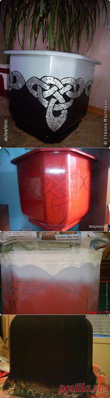 Горшок для драцены с мозаикой яичной скорлупой.